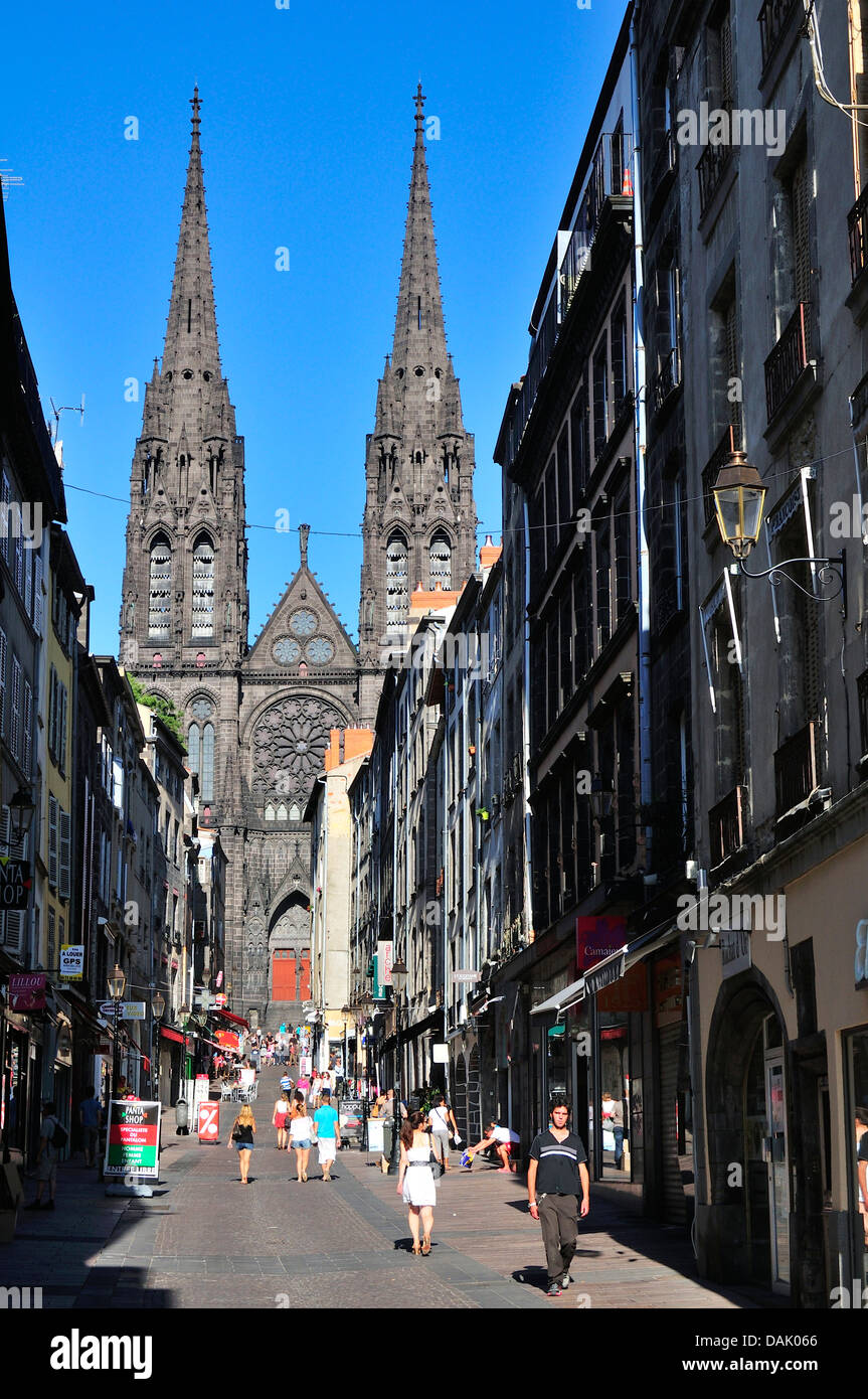 Il centro storico con il nero facciata della Cattedrale di Clermont-Ferrand, Notre-Dame-de-l'Assomption, Clermont-Ferrand Foto Stock