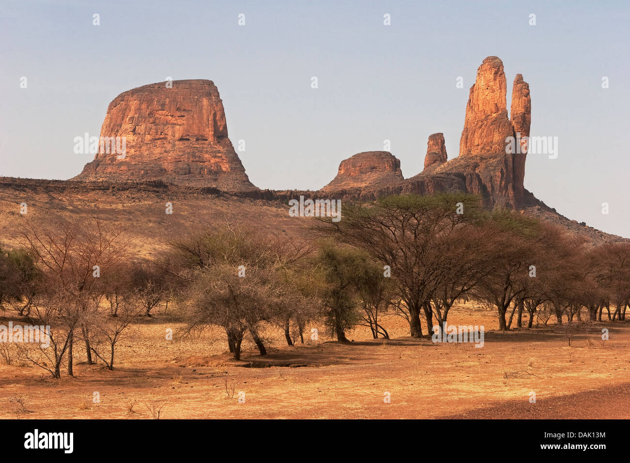 Erose rocce di arenaria che mostra "La mano di Fatima' nel tardo pomeriggio nei pressi di Hombori, Mali. Miglior Destinazione di arrampicata in Africa occidentale. Foto Stock