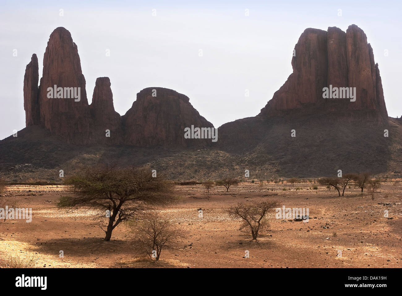 Erose rocce di arenaria che mostra "La mano di Fatima' al tramonto vicino a Hombori, Mali. Miglior Destinazione di arrampicata in Africa occidentale. Foto Stock
