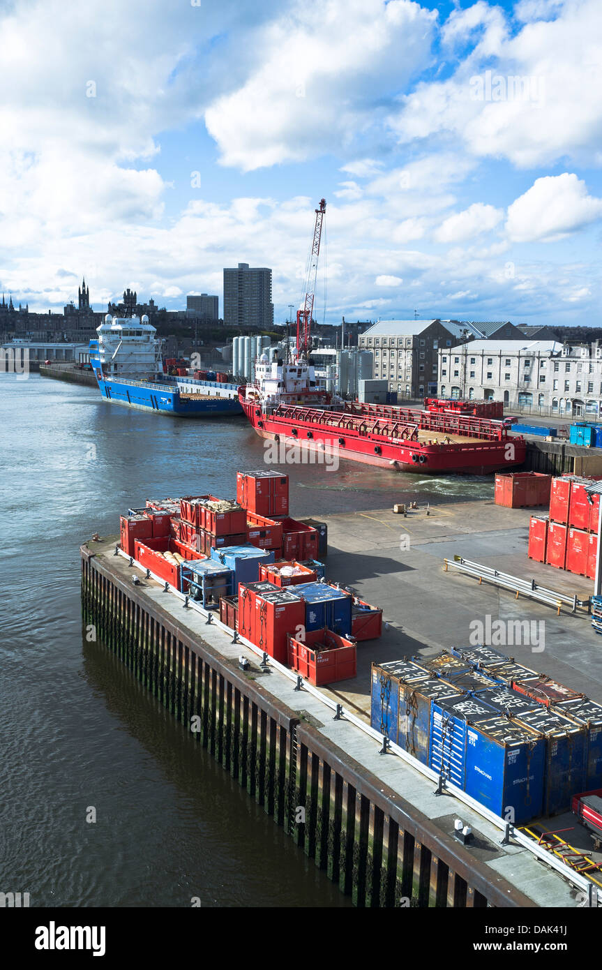 Dh Aberdeen Harbour Porto contenitore Aberdeen North Sea alimenta olio navi di supporto dock Aberdeen Regno Unito Scozia Foto Stock