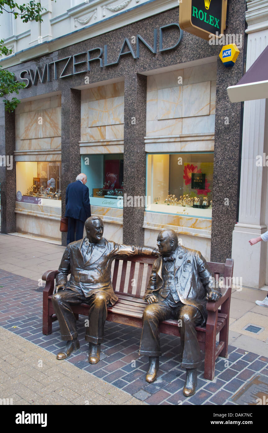 Alleati scultura (1995) da Lawrence Holofcener lungo New Bond Street Mayfair distretto centrale di Londra Inghilterra Gran Bretagna UK Europa Foto Stock