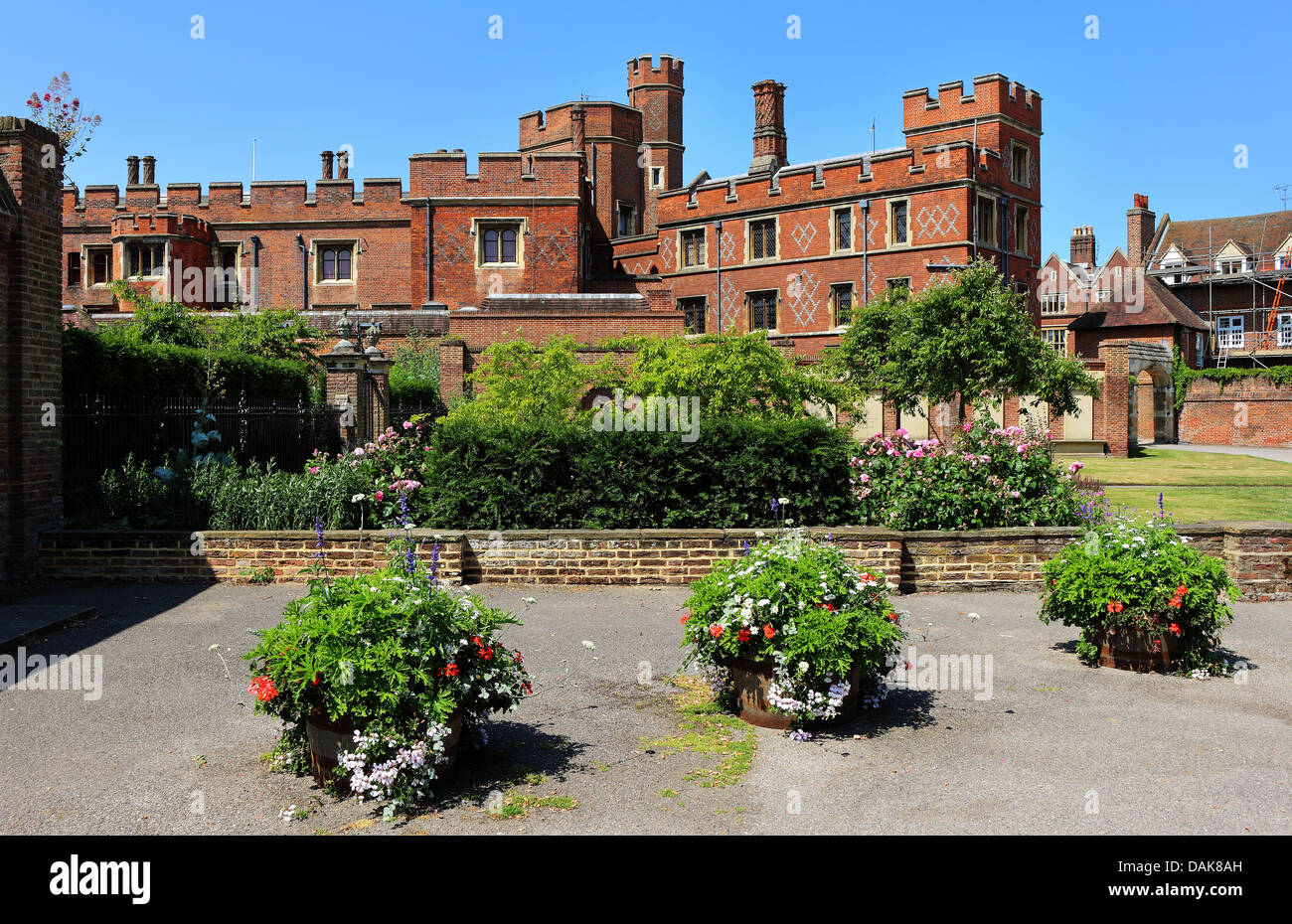 Parte di Eton College visto dal re di Siams garden Foto Stock