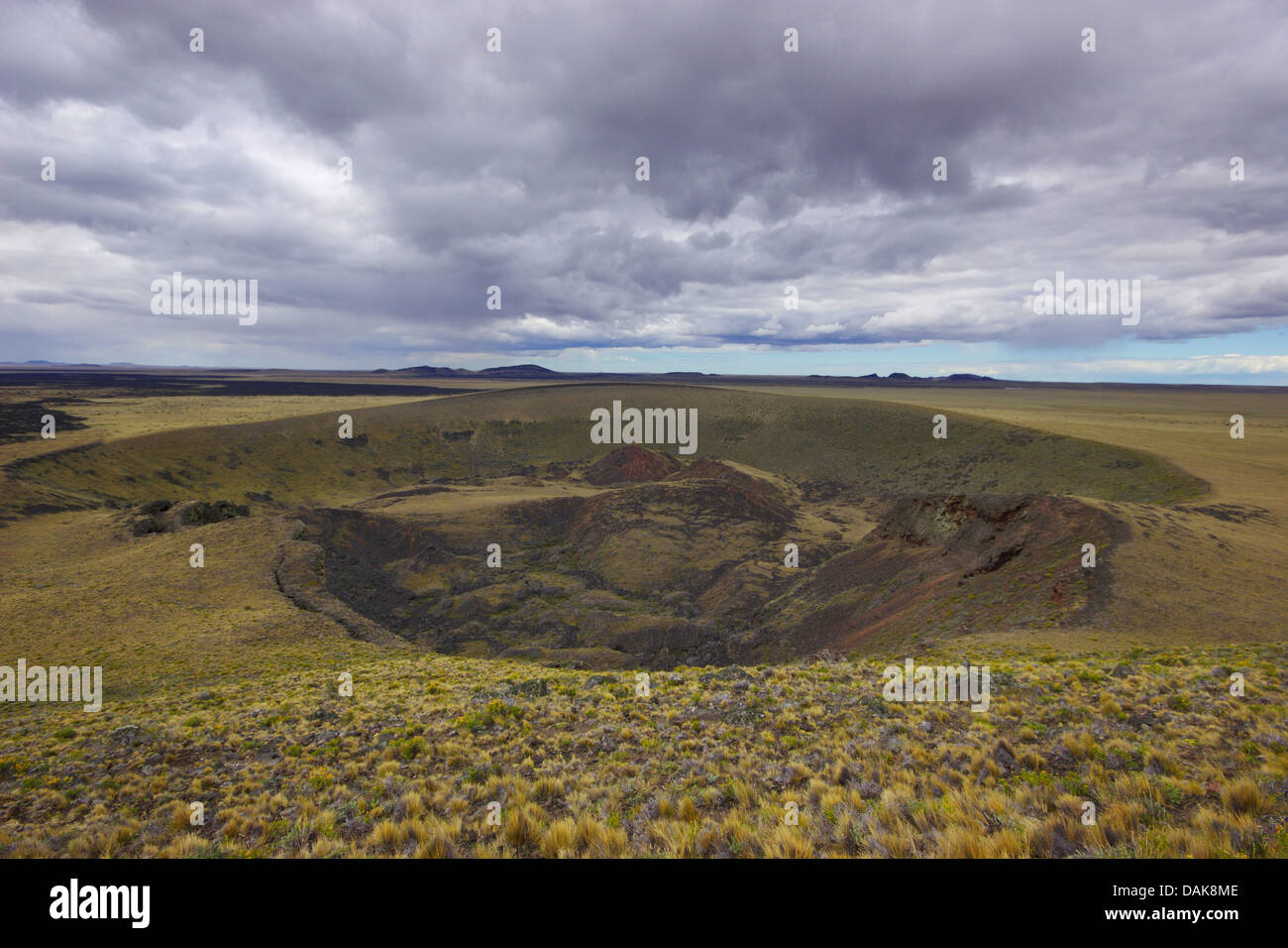 Caldera in Pali Aike National Park, Cile, Patagonia, Pali Aike Parco Nazionale Foto Stock