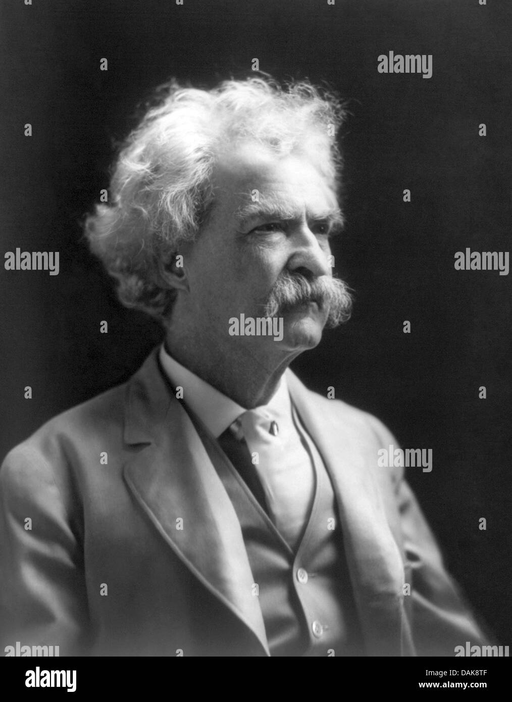 MARK TWAIN (1835-1910) autore americano e umorista circa 1905 Foto Stock