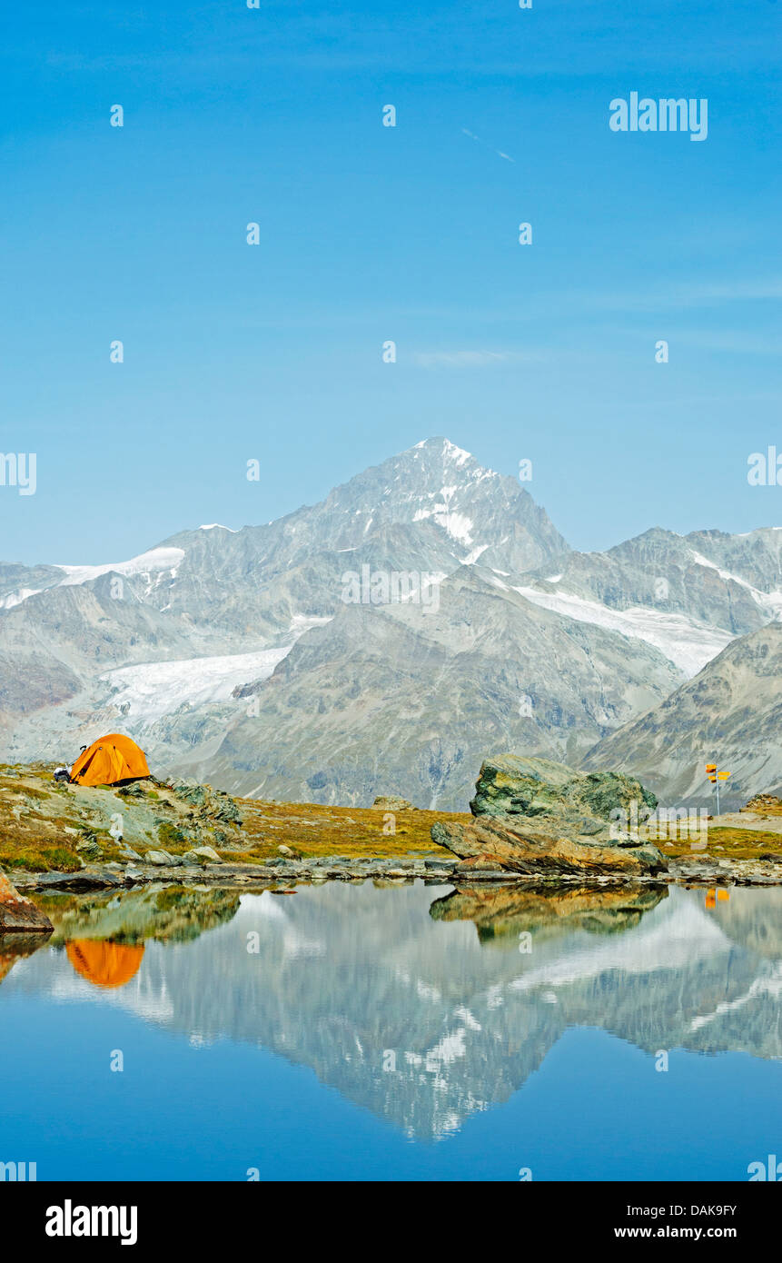 Campeggio Al Lago Rifelsee vicino al Cervino (4478m), Zermatt, alpi svizzere, Svizzera, Europa Foto Stock