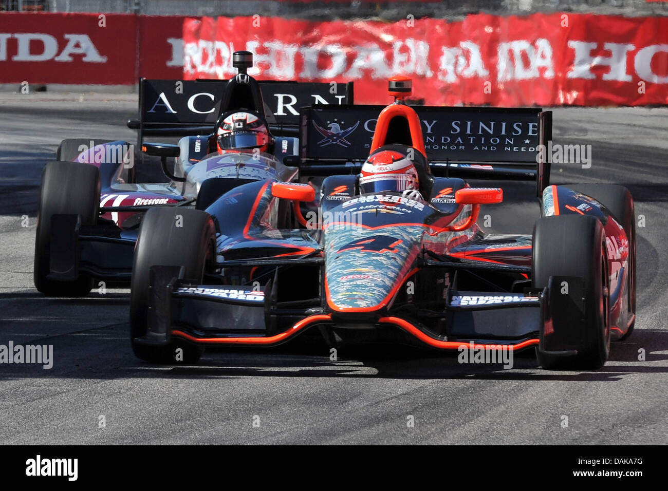 Toronto, Ontario, Canada. 14 Luglio, 2013. Toronto, Ontario, Canada, 14 luglio, 2013. IZOD Indy driver Carlos Munoz (4) e James Jakes (16) in azione a la Honda Indy Toronto Gara 2 a Exhibition Place, Toronto luglio 14th.Gerry Angus/CSM/Alamy Live News Foto Stock