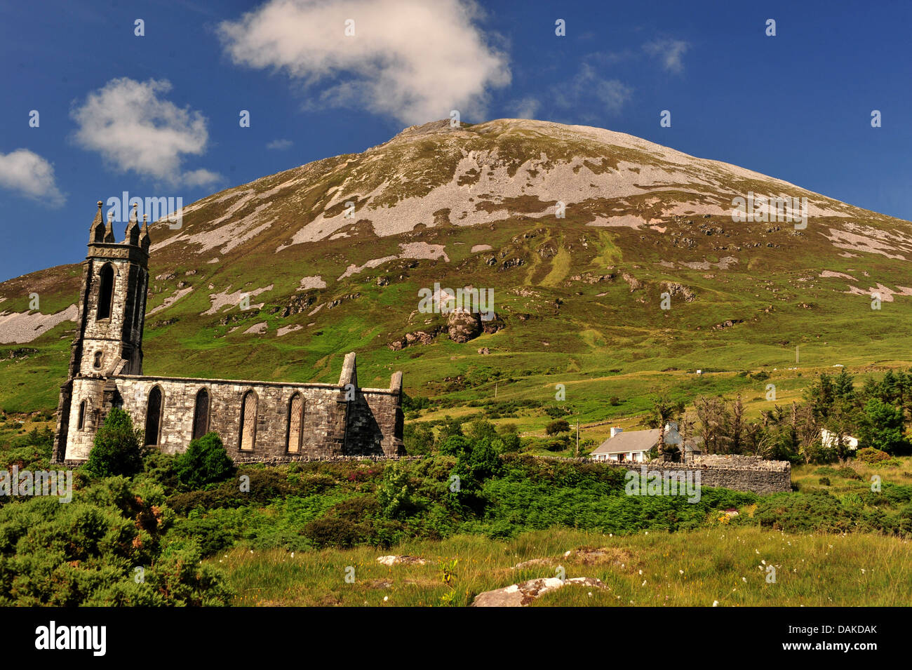 Dunlewey Chiesa di Irlanda e Mount Errigal, County Donegal, Irlanda Foto Stock