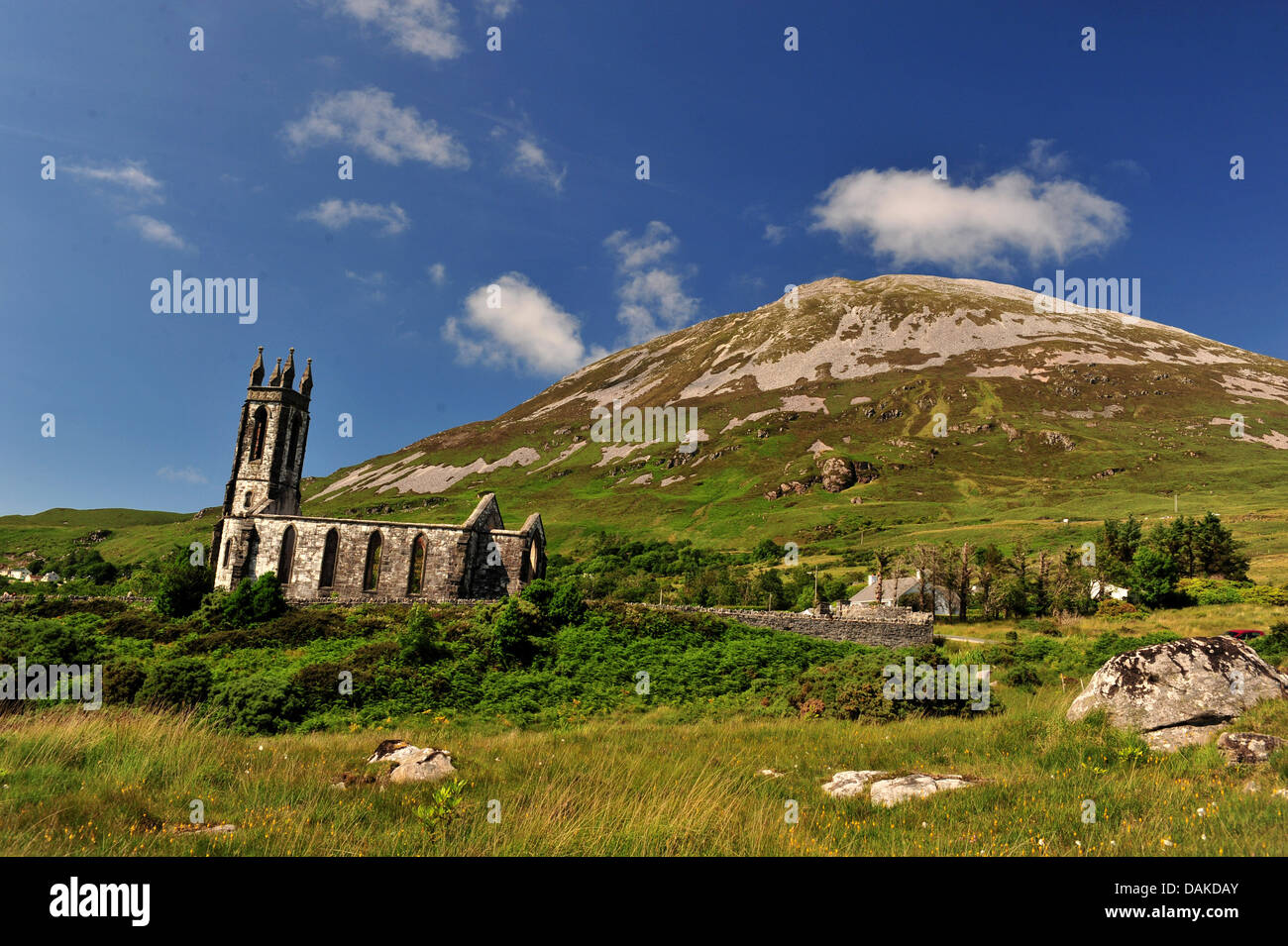 Dunlewey Chiesa di Irlanda e Mount Errigal, County Donegal, Irlanda Foto Stock