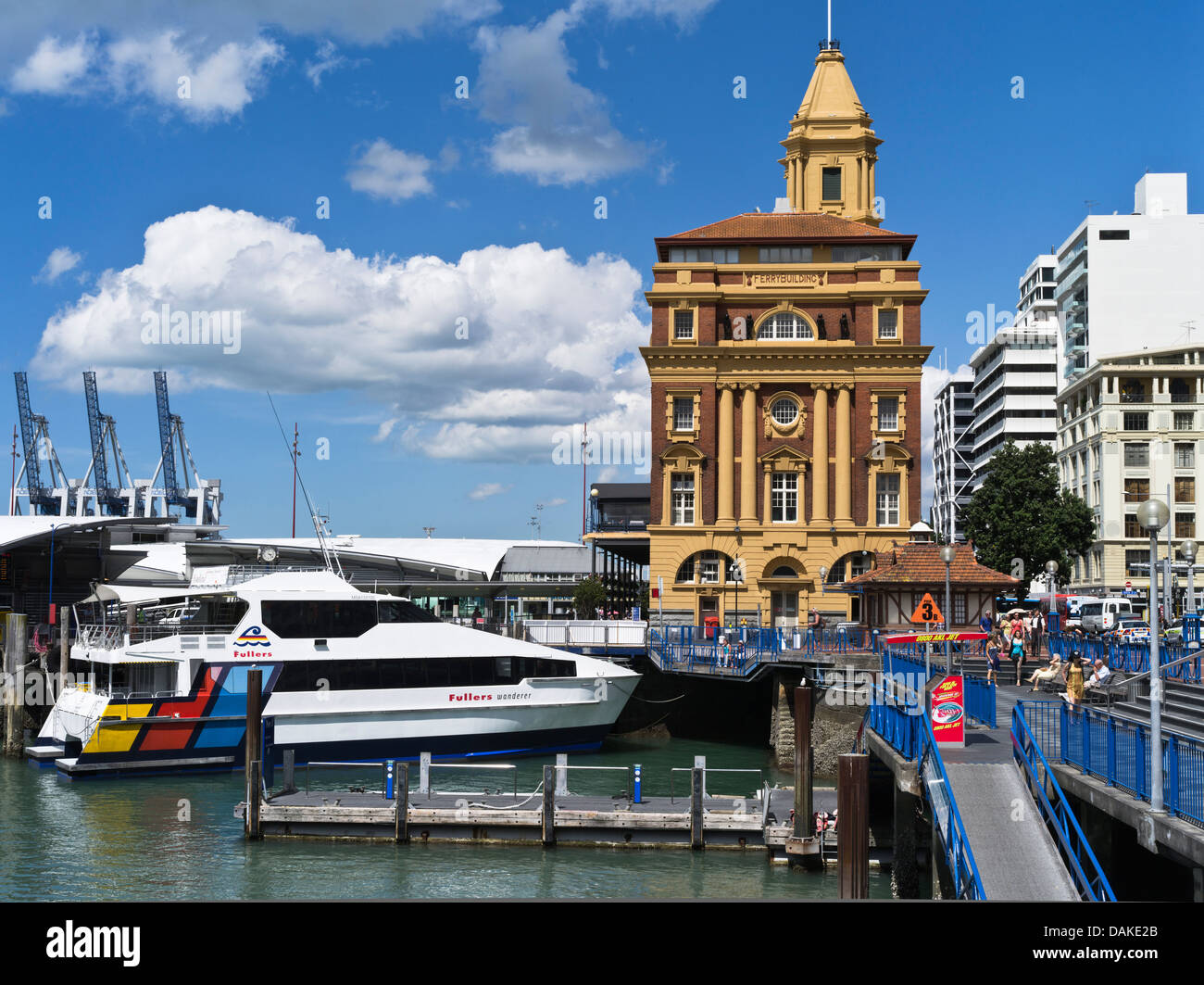 dh Ferry terminal building AUCKLAND HARBOUR NEW ZEALAND NZ Ferries Fullers Wanderer molo lungomare Foto Stock