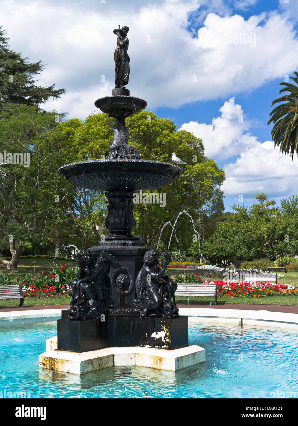 Dh Albert Park Auckland Nuova Zelanda Statua fontana piscina giardino fiorito parchi acqua Foto Stock
