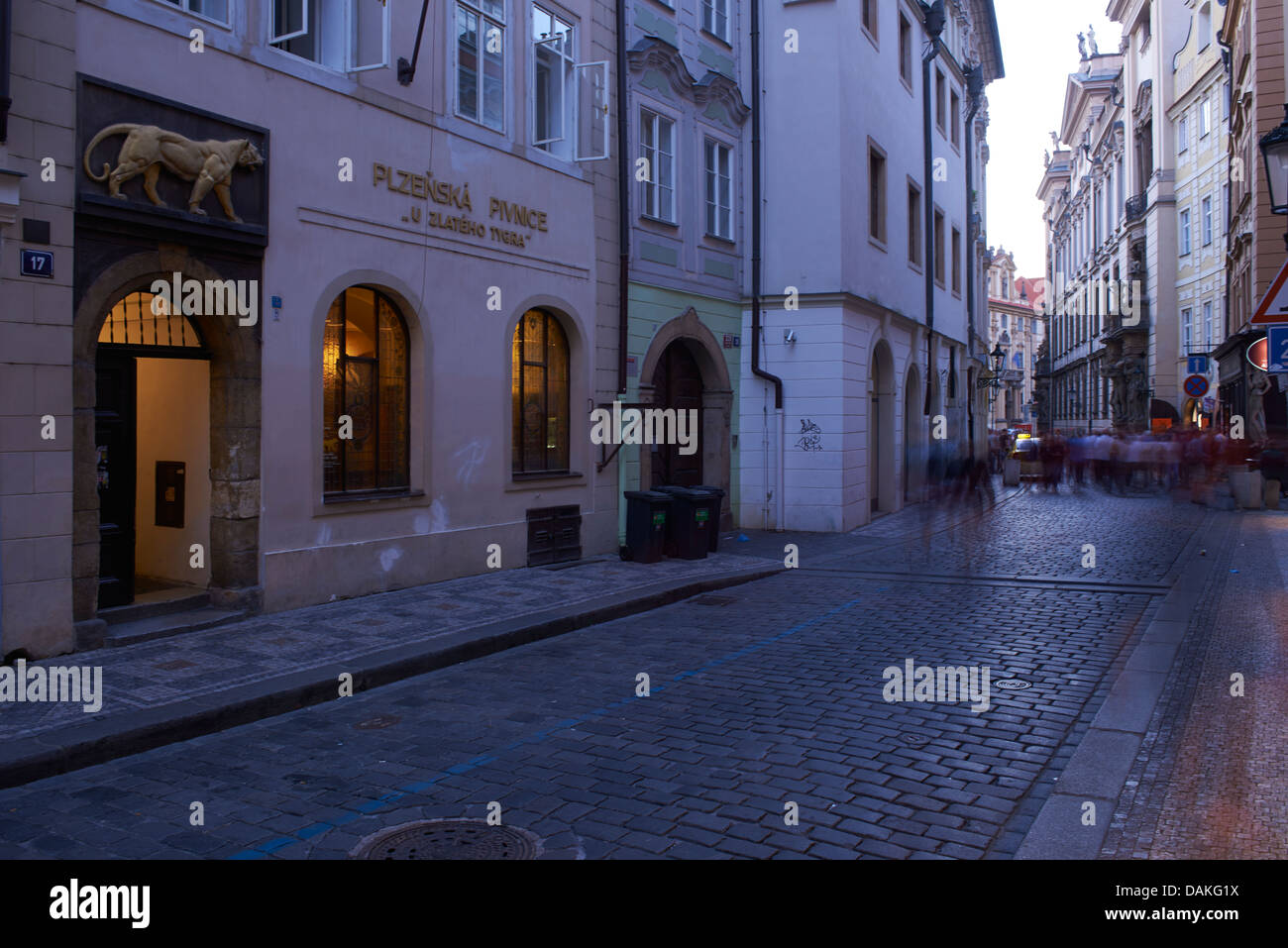 U Zlateho Tygra pivnice, stare mesto - Città vecchia nel centro di Praga Repubblica Ceca Foto Stock