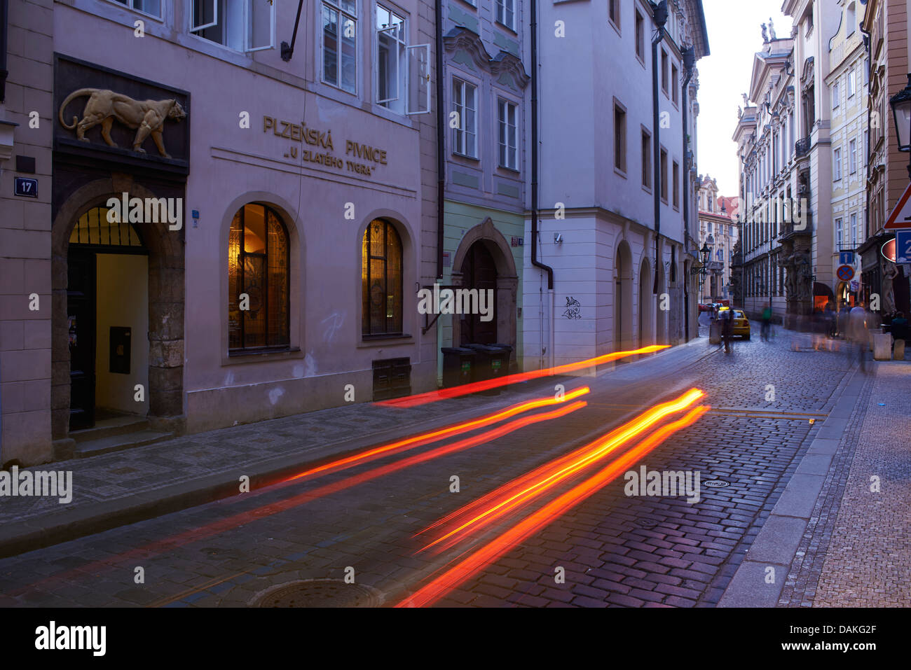 U Zlateho Tygra pivnice, stare mesto - Città vecchia nel centro di Praga Repubblica Ceca Foto Stock