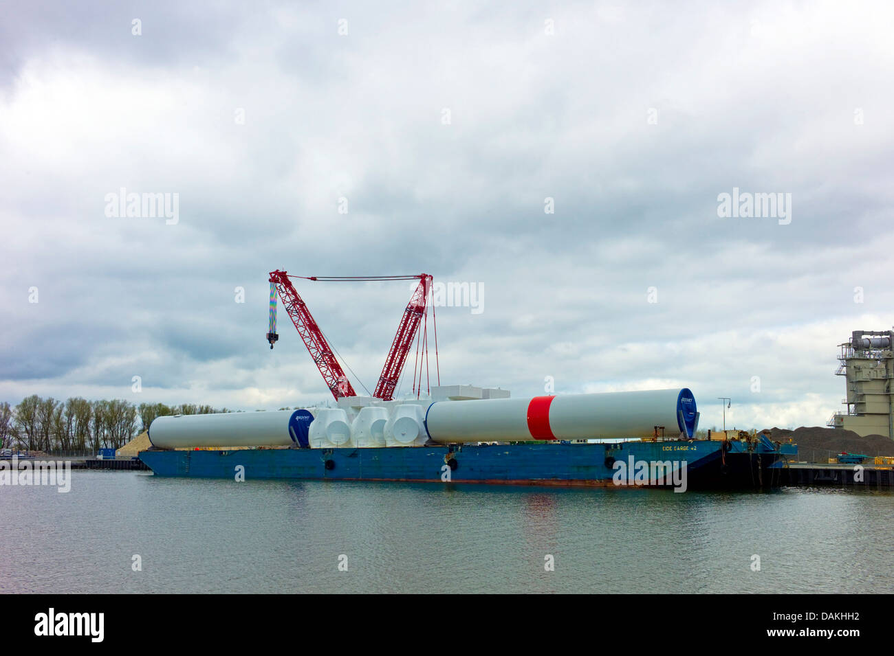 Parti del vento ruota su un pontone nel porto, Germania, Bremerhaven Foto Stock