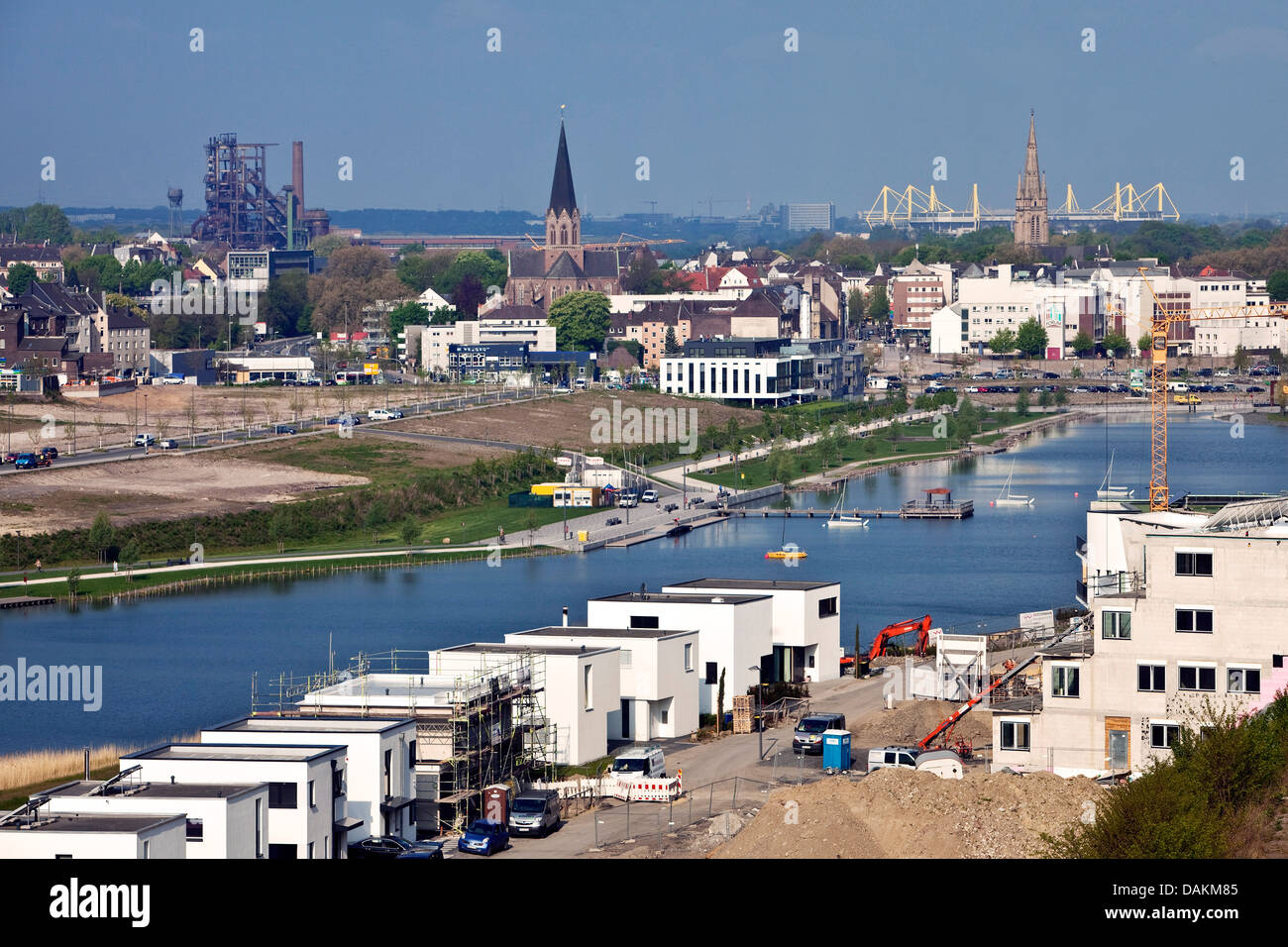 Lago di Phoenix, Hoerde distretto e BVB football Stadium di sfondo , in Germania, in Renania settentrionale-Vestfalia, la zona della Ruhr, Dortmund Foto Stock