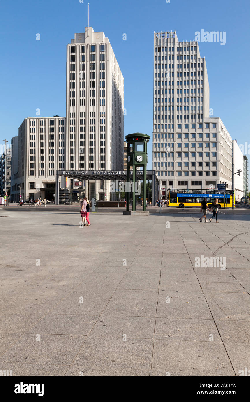 Potsdamer Platz con il Ritz Carlton Hotel, Berlin, Germania Foto Stock