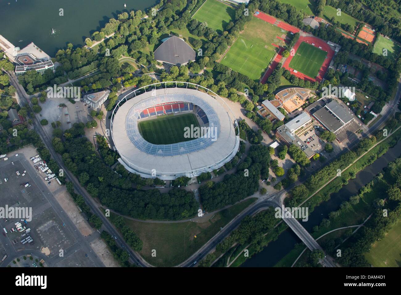 Vista aerea dell'HDI Arena, casa della Bundesliga club di Calcio Hannover 96, ad Hannover, Germania, 15 luglio 2013. Foto: Julian Stratenschulte Foto Stock