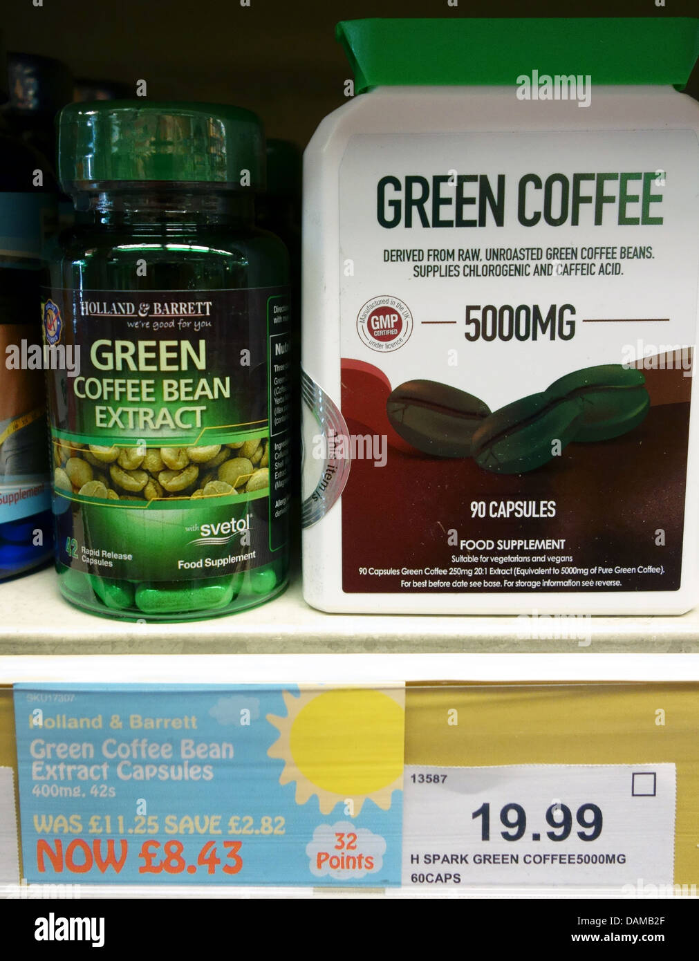 Chicco di caffè verde estratto integratore alimentare in health food shop, Londra Foto Stock
