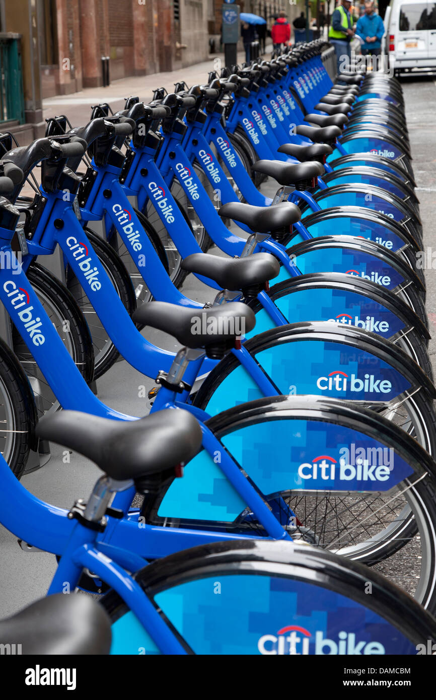 Blue Bikes in affitto a New York City Foto Stock