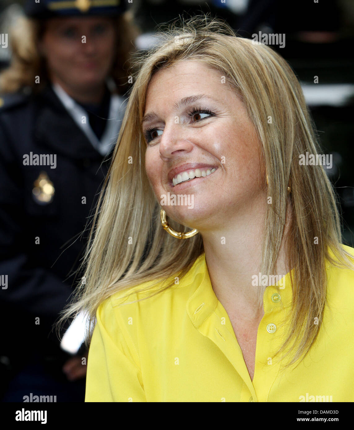 La principessa Maxima dei Paesi Bassi si apre la mostra di scultura "L'Aia sotto il cielo' alla Lange Voorhout street a L'Aia, Paesi Bassi, 6 giugno 2011. La mostra offre una vasta gamma di scultura Cinese negli anni novanta. Foto: Patrick van Katwijk / Paesi Bassi fuori Foto Stock