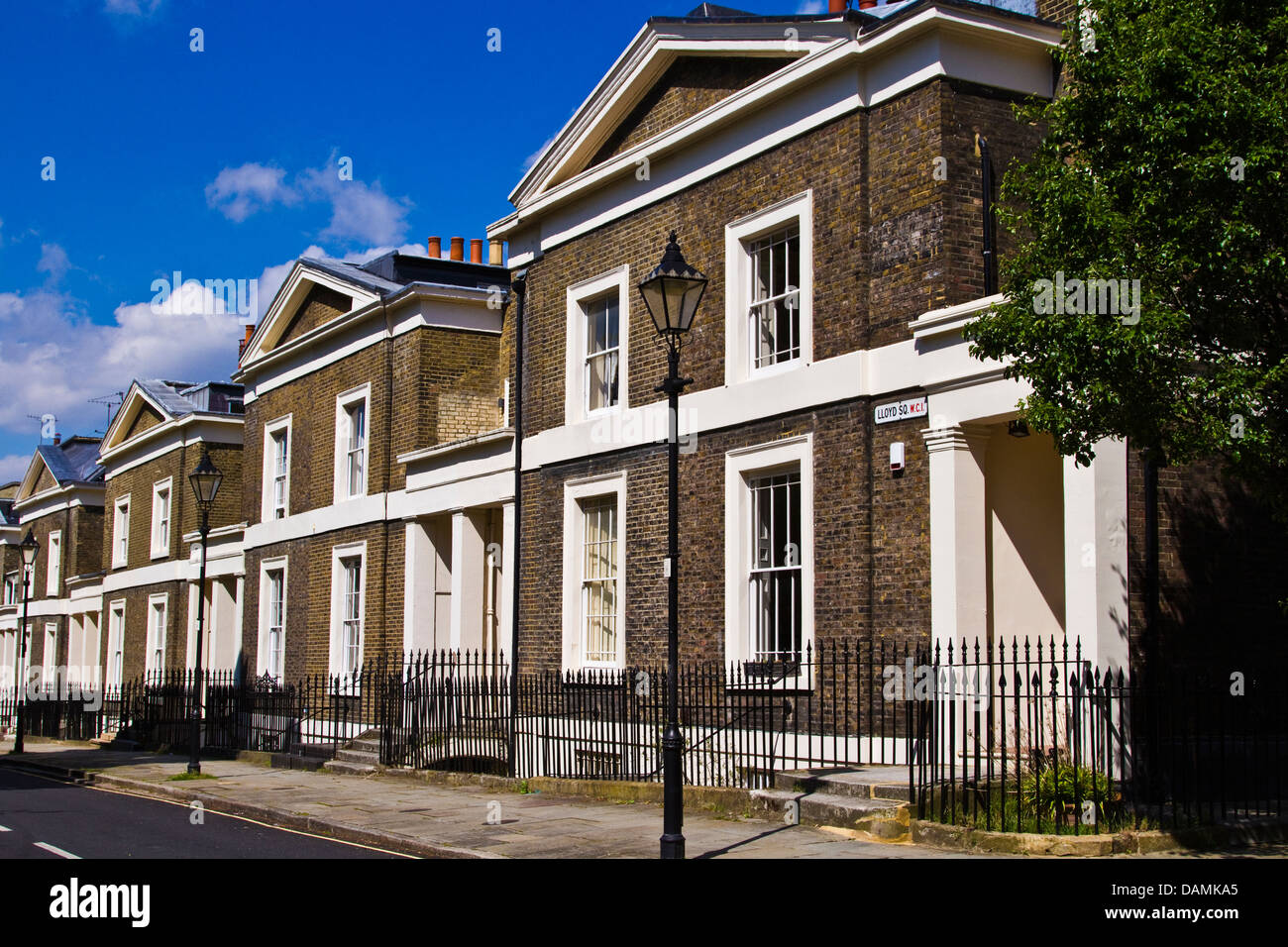 Lloyd square con le sue coppie di pedimented ville nel quartiere di Clerkenwell, Londra Foto Stock