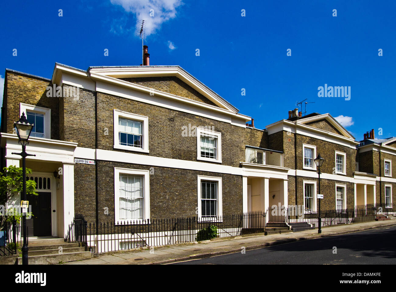 Lloyd square con le sue coppie di pedimented ville nel quartiere di Clerkenwell, Londra Foto Stock