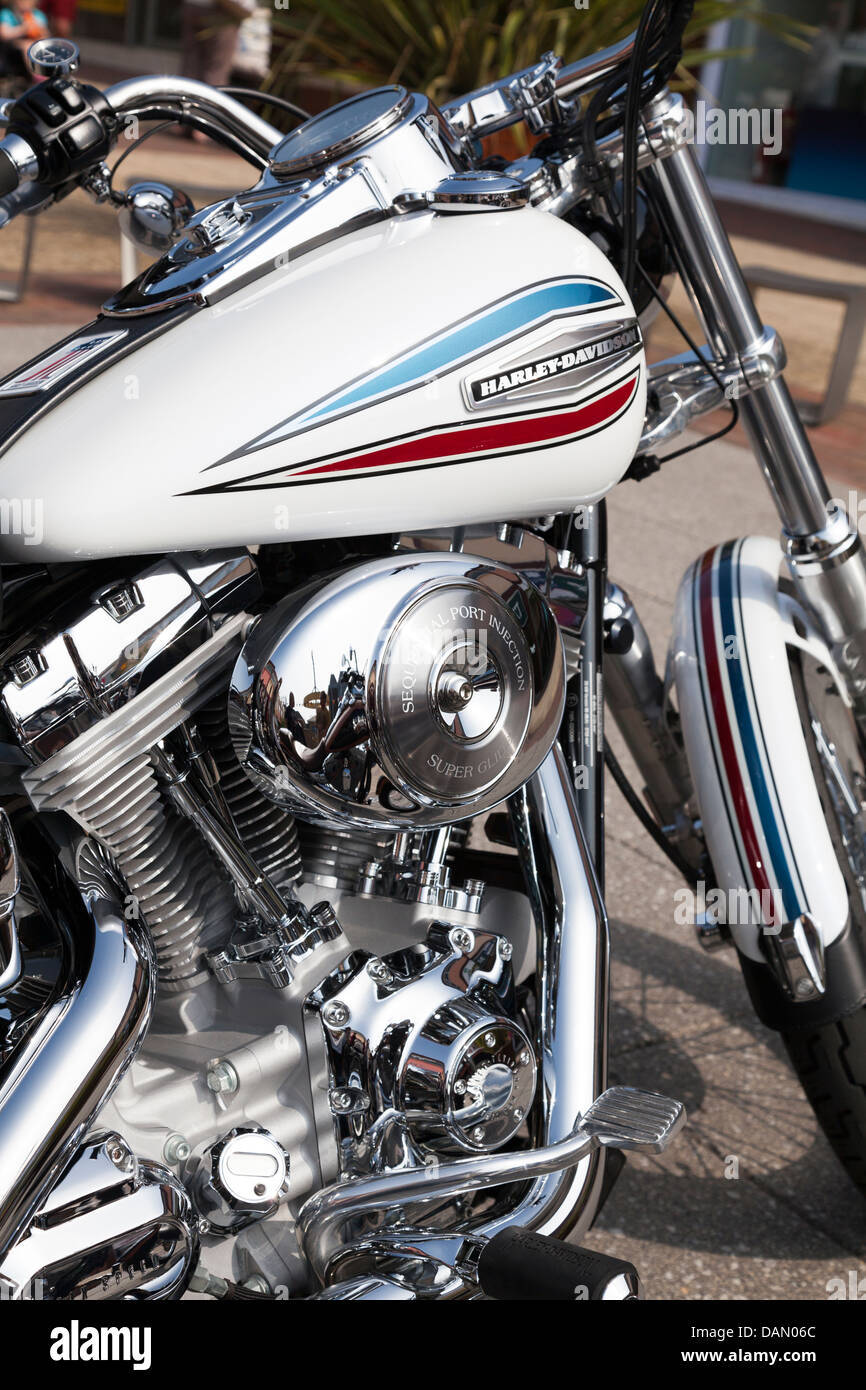 Close up di Harley Davidson motociclo v twin motore cromato Foto Stock