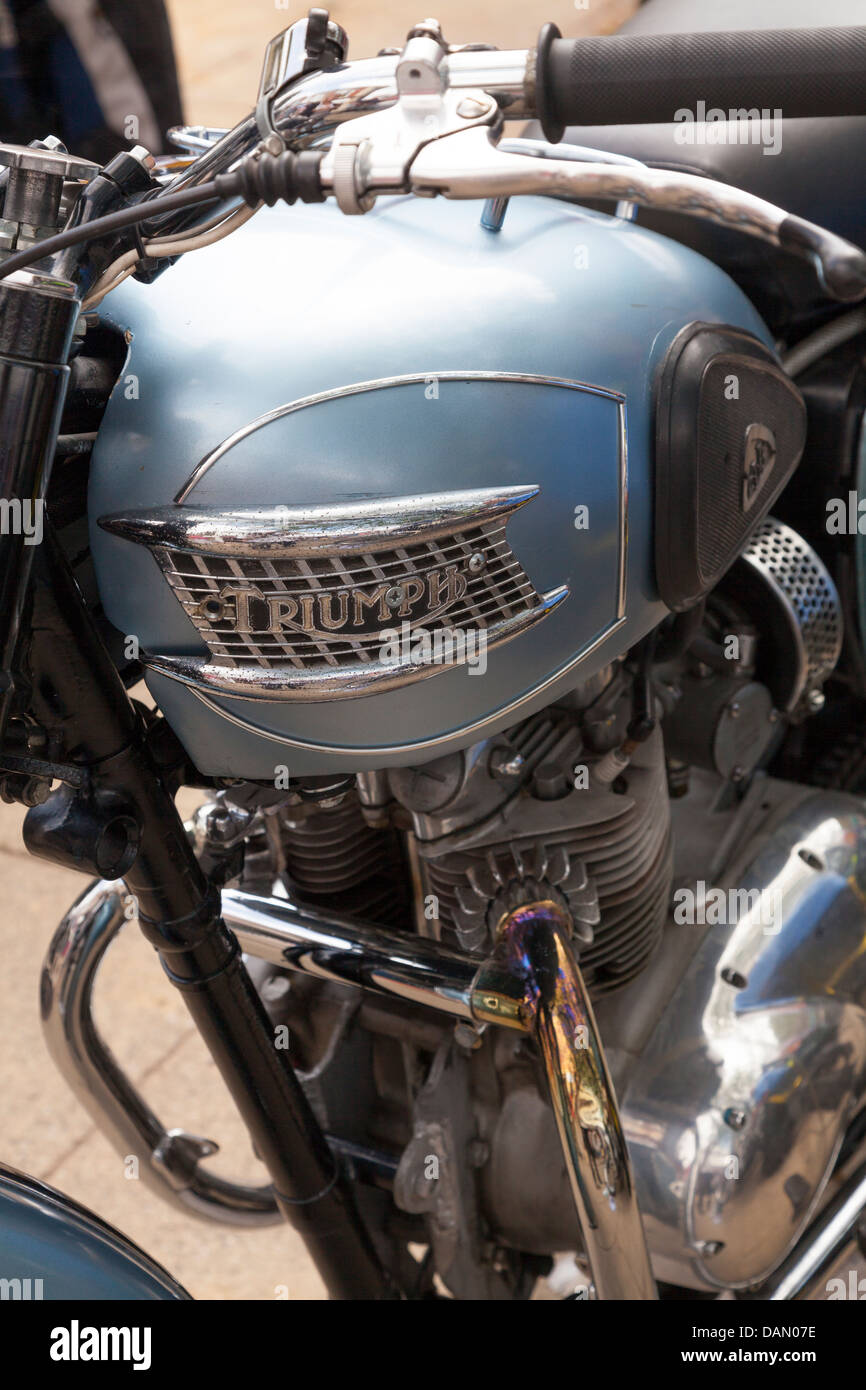 Close up di trionfo twin classic motore del motociclo e serbatoio Foto Stock