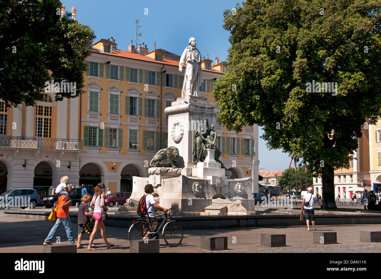Giuseppe Garibaldi 1807 - 1882 era un italiano generale e uomo politico statua sulla Place Garibaldi Nizza Francia - Francese Foto Stock