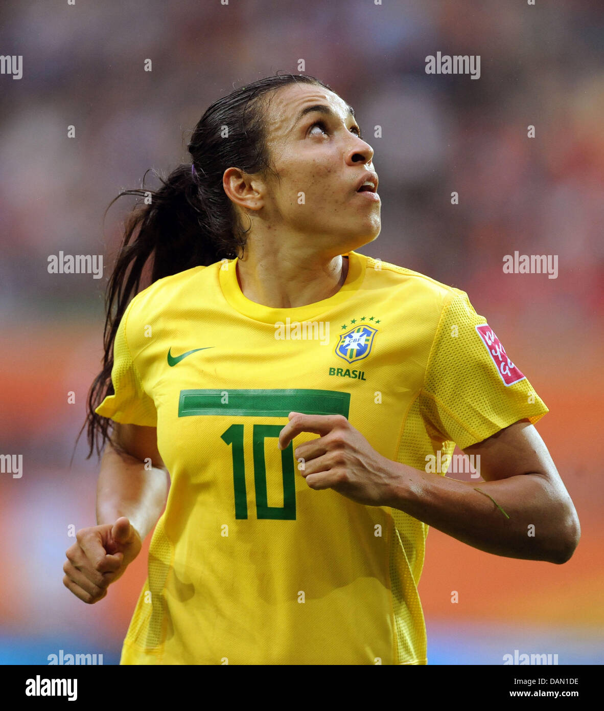 Marta del Brasile reagisce durante il loro gruppo D match Brasile contro la Norvegia di FIFA Coppa del Mondo Donne torneo di calcio all'Arena Im Allerpark, Wolfsburg, Germania, 03 luglio 2011. Foto: Peter Steffen dpa/L  +++(c) dpa - Bildfunk+++ Foto Stock