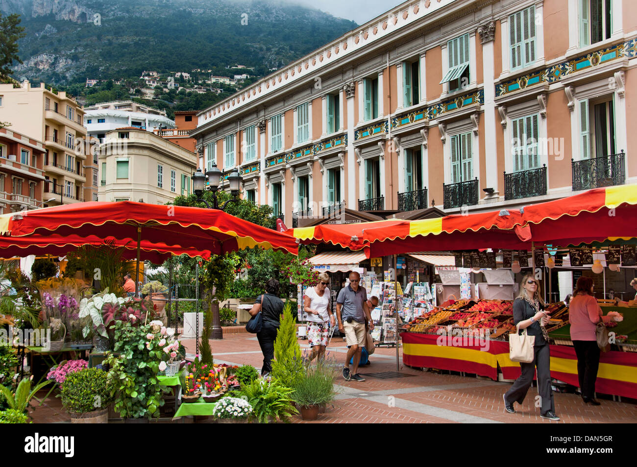 Marche de la Condamine su avenue St-Charles Monte Carlo Monaco Costa Azzurra Costa Azzurra Foto Stock