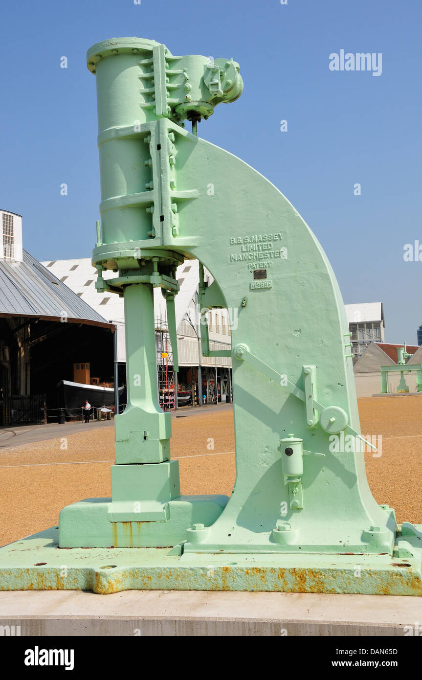 Chatham, Kent, Inghilterra. Chatham Historic Dockyard. 30CWT Single-Pedestal Martello a vapore, B&S Massey, Manchester Foto Stock