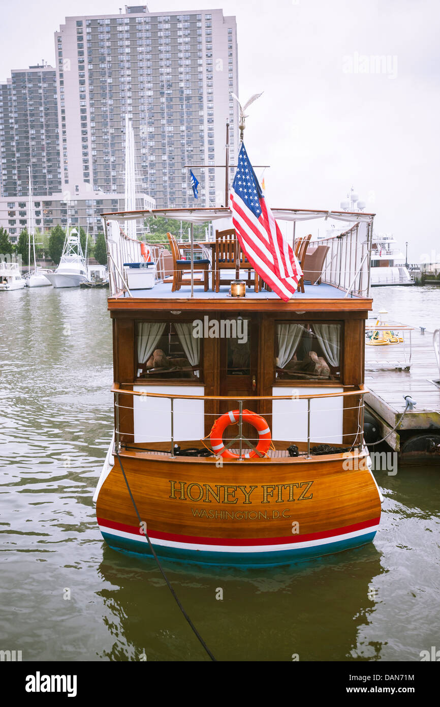 John F. Kennedy yacht presidenziale, il miele Fitz, è visto ancorato nel North Cove Marina di New York Foto Stock