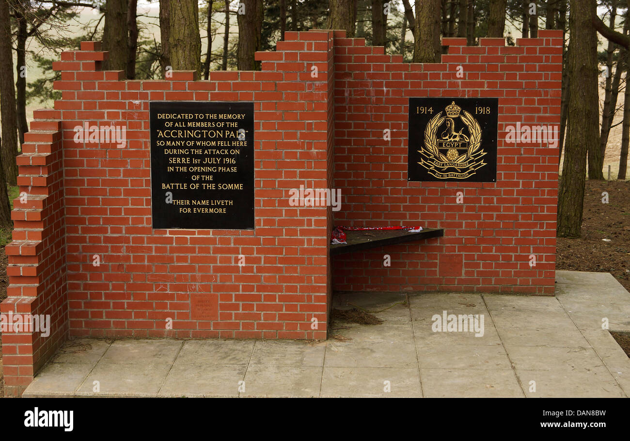 Accrington Pals memorial wall sul campo di battaglia della Somme Foto Stock