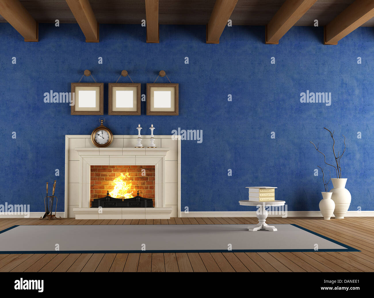 Blue vintage interno con il classico camino e soffitto in legno Foto Stock