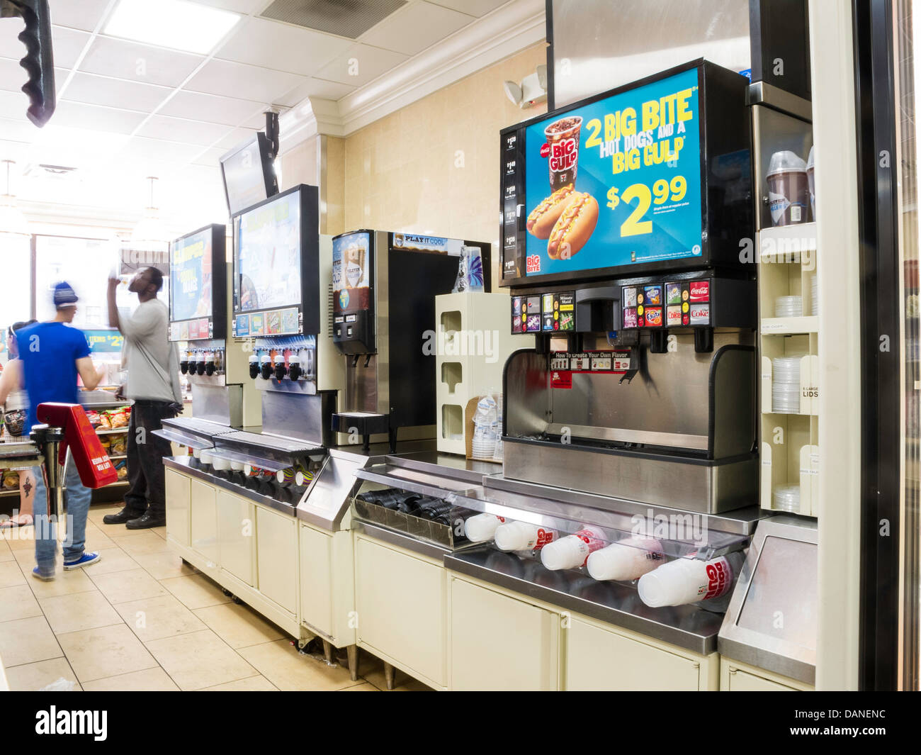 Big Gulp distributore automatico di bevande, 7-Eleven interno, NYC, STATI UNITI D'AMERICA Foto Stock