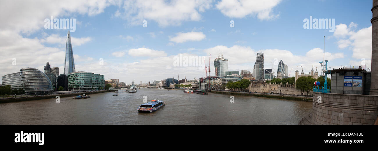 Città di Londra, Skyline, UK, composizione panoramica di 6 scatti Foto Stock
