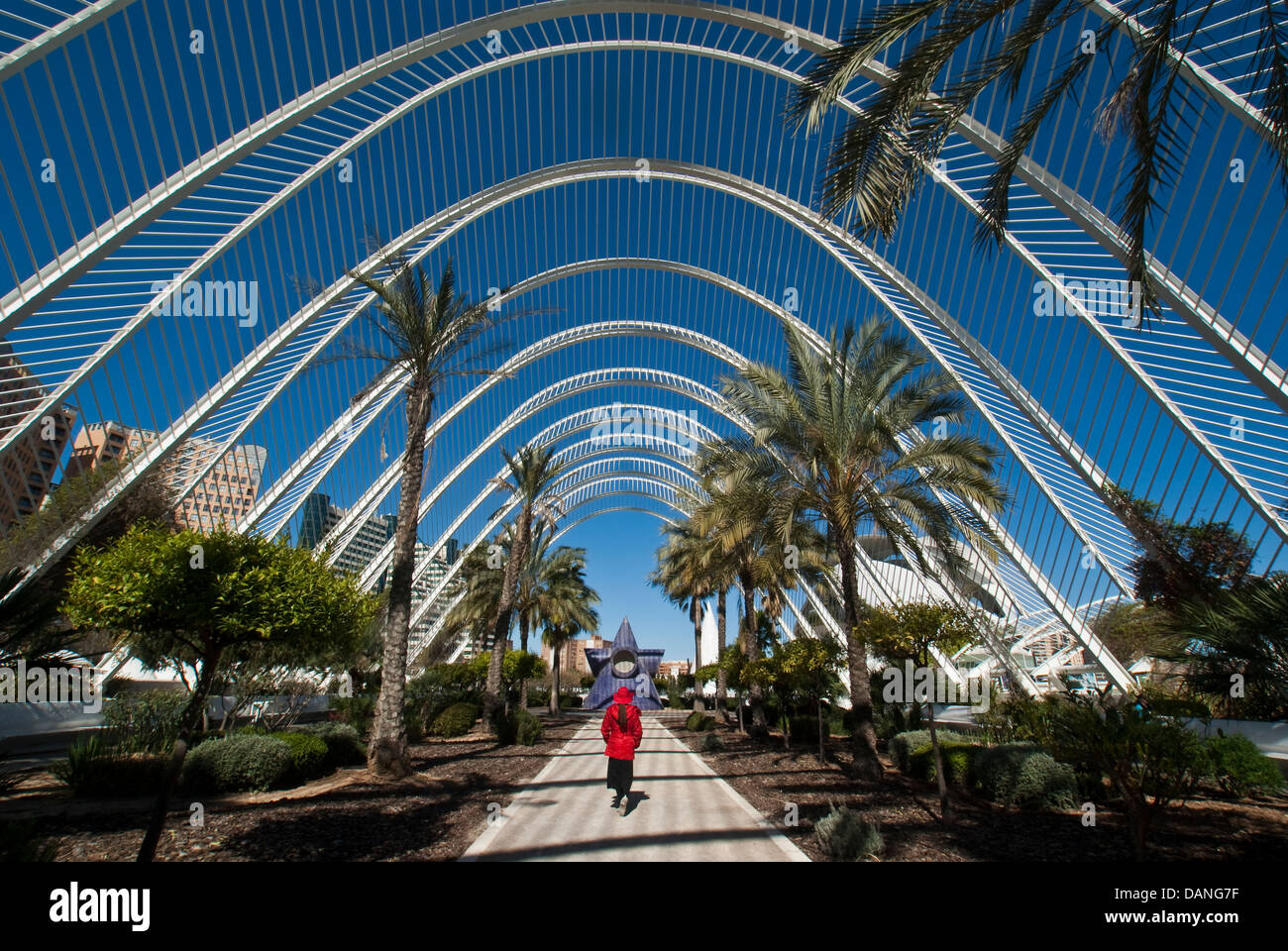Valencia, la Città delle Arti e delle scienze Umbracle esplanade giardino e zona fiera. Foto Stock