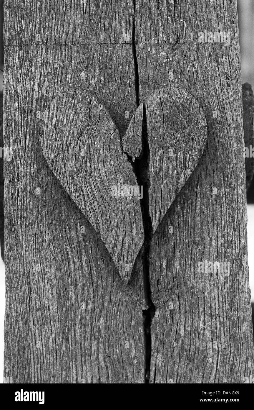 Rotto Cuore di legno Foto Stock
