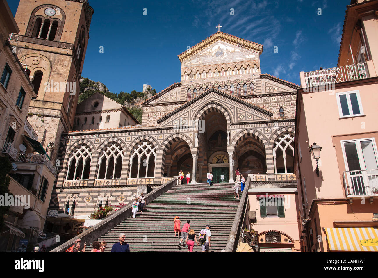 Cattedrale di Amalfi su una bella giornata d'estate. Foto Stock
