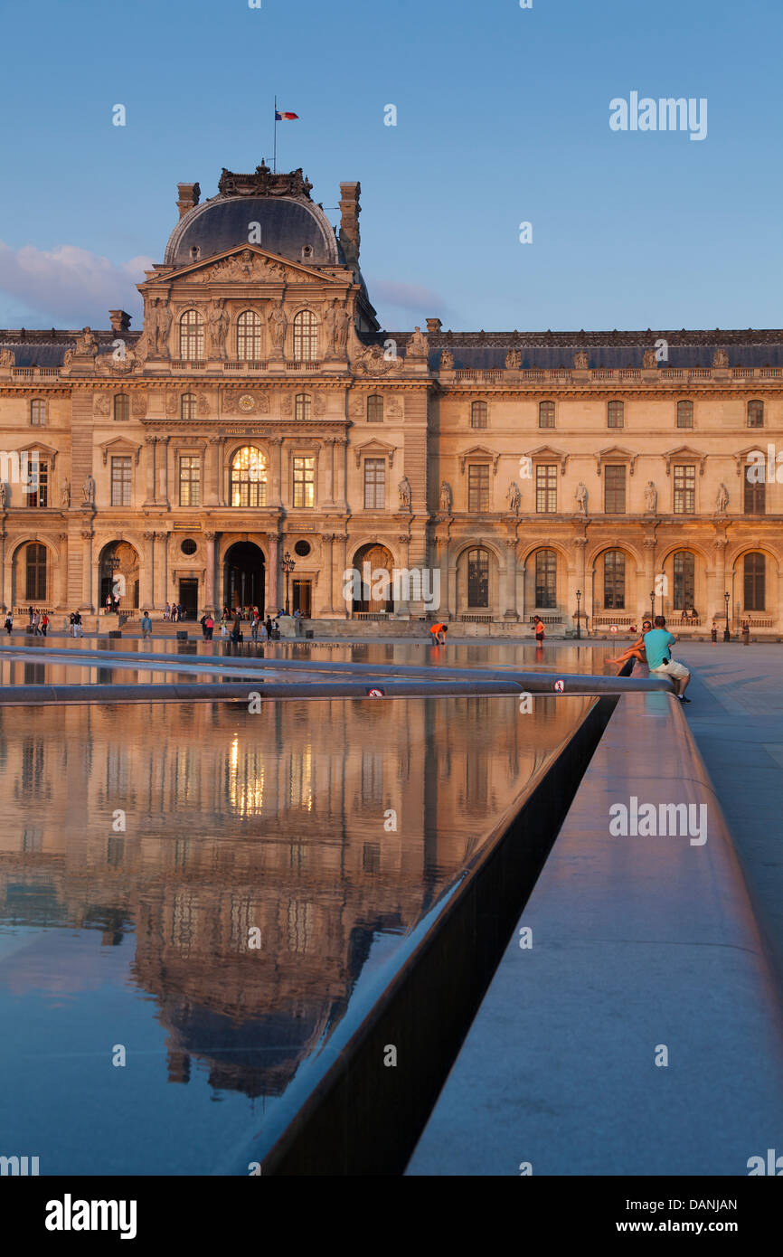 Il museo del Louvre, Parigi, Ile de France, Francia Foto Stock
