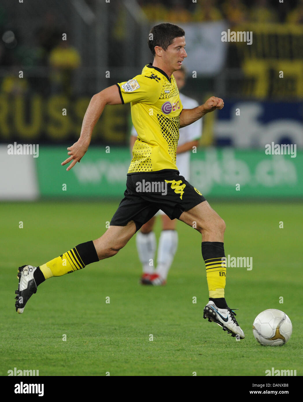 Dortmund Robert Lewandowski gioca la palla durante la prova di calcio partita FC SAN GALLO vs Borussia Dortmund a AFG Arena a San Gallo (Svizzera), 12 luglio 2011. Foto: Patrick Seeger Foto Stock