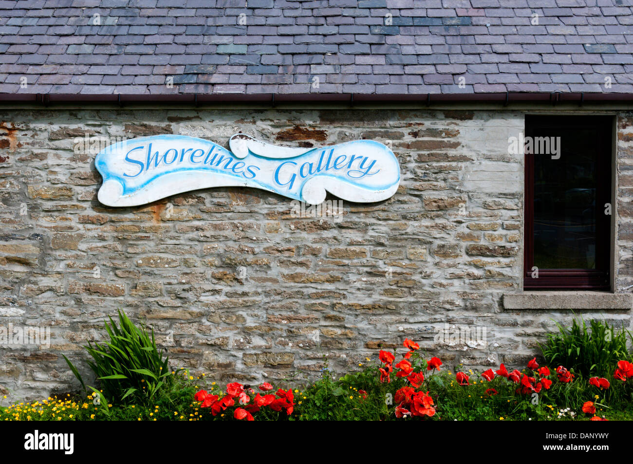 Un segno sul lato delle coste Gallery di Finstown sulla terraferma Orkney. La galleria presenta il lavoro di un artista locale, Jane colla Foto Stock