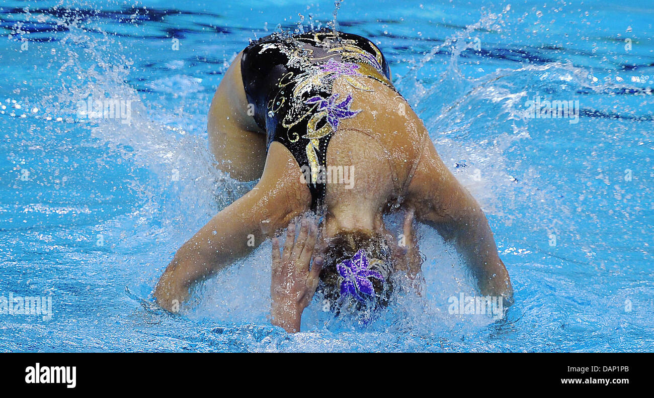 Nuova Zelanda nuotatori sincronizzati Caitlin Anderson e Kirstin Anderson effettuare in duetti libero nuoto sincronizzato eliminatorie al 2011 Campionati del Mondo di nuoto FINA a Shanghai in Cina dal 19 luglio 2011. Foto: Annibale dpa +++(c) dpa - Bildfunk+++ Foto Stock