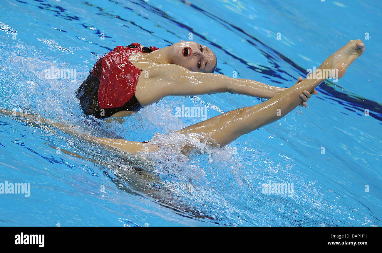 Di Spains nuotatori sincronizzati Ona Carbonell e Andrea Fuentes eseguire in duetti libero nuoto sincronizzato eliminatorie al 2011 Campionati del Mondo di nuoto FINA a Shanghai in Cina dal 19 luglio 2011. Foto: Annibale dpa Foto Stock