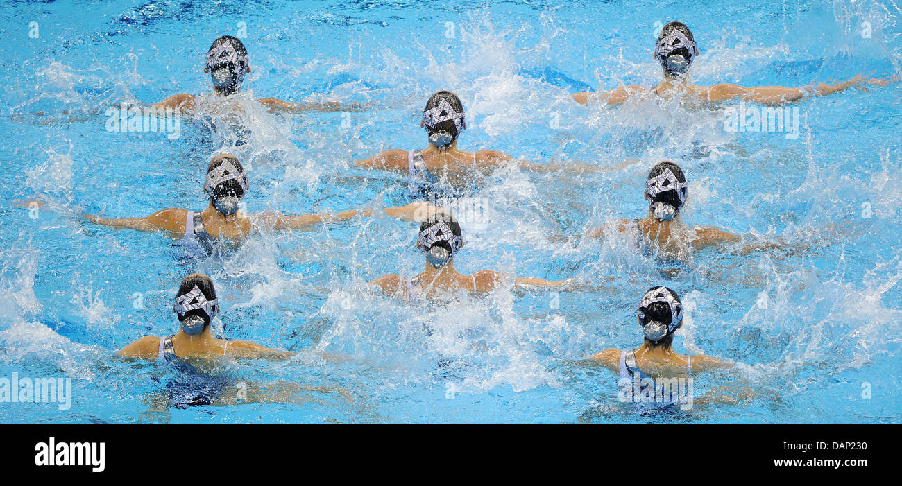 Il brasiliano di nuotatori sincronizzati eseguire nel nuoto sincronizzato Squadra Gratis eliminatorie al 2011 Campionati del Mondo di nuoto FINA a Shanghai in Cina, il 20 luglio 2011. Foto: Annibale dpa +++(c) dpa - Bildfunk+++ Foto Stock