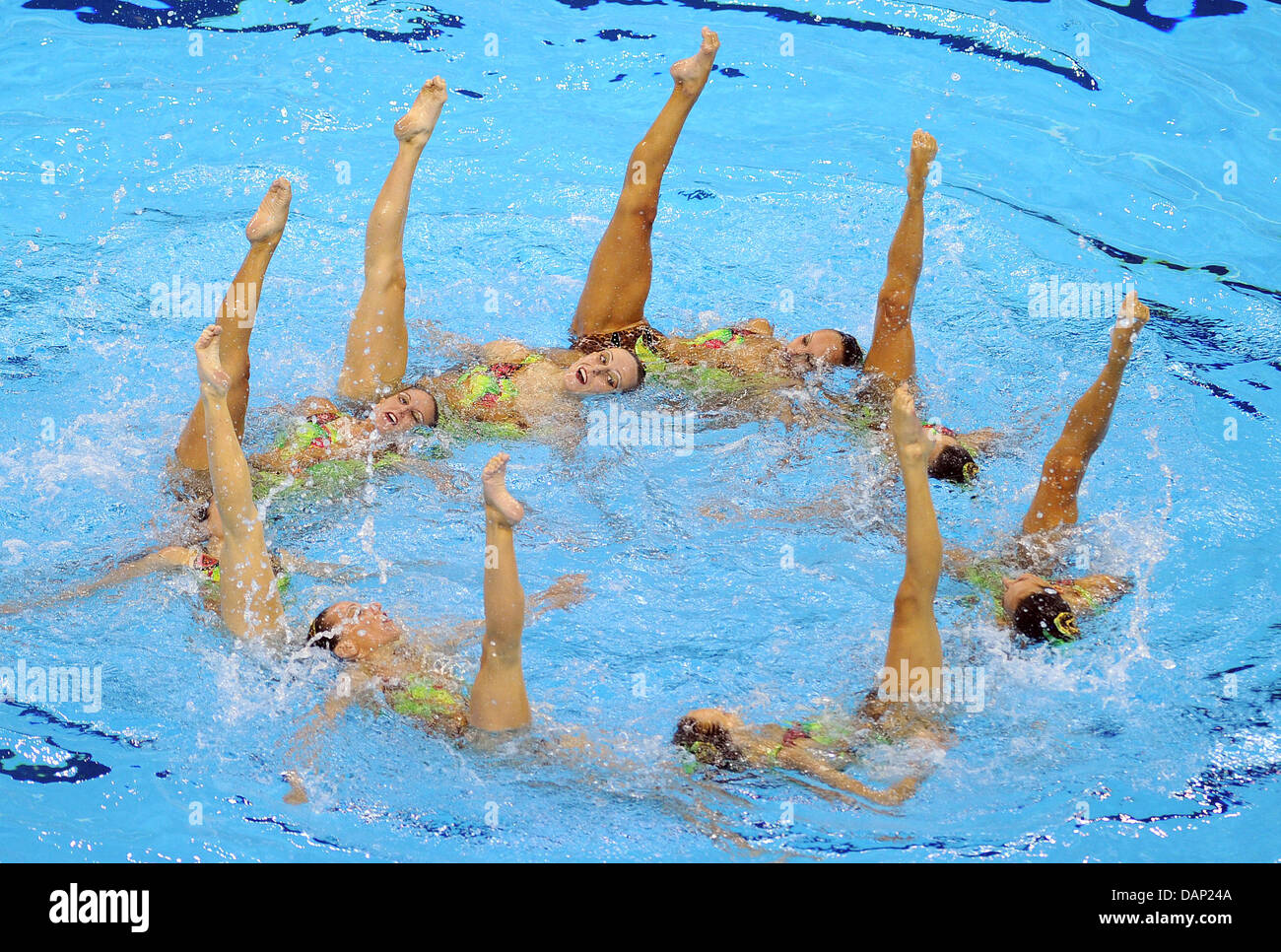 L'Italia nuotatori sincronizzati eseguire nel nuoto sincronizzato Squadra Gratis eliminatorie al 2011 Campionati del Mondo di nuoto FINA a Shanghai in Cina, il 20 luglio 2011. Foto: Annibale dpa +++(c) dpa - Bildfunk+++ Foto Stock