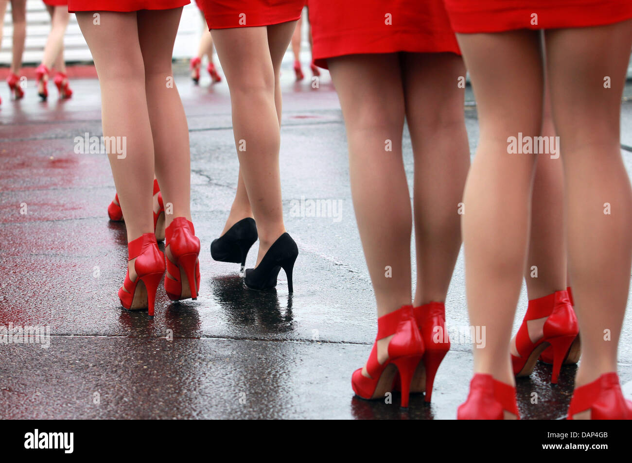 Le ragazze della griglia visto prima del Gran Premio di Formula Uno della Germania alla gara di F1 via del Nuerburgring, Nuerburg, Germania, 24 luglio 2011. Foto: Roland Weihrauch dpa/lrs +++(c) dpa - Bildfunk+++ Foto Stock