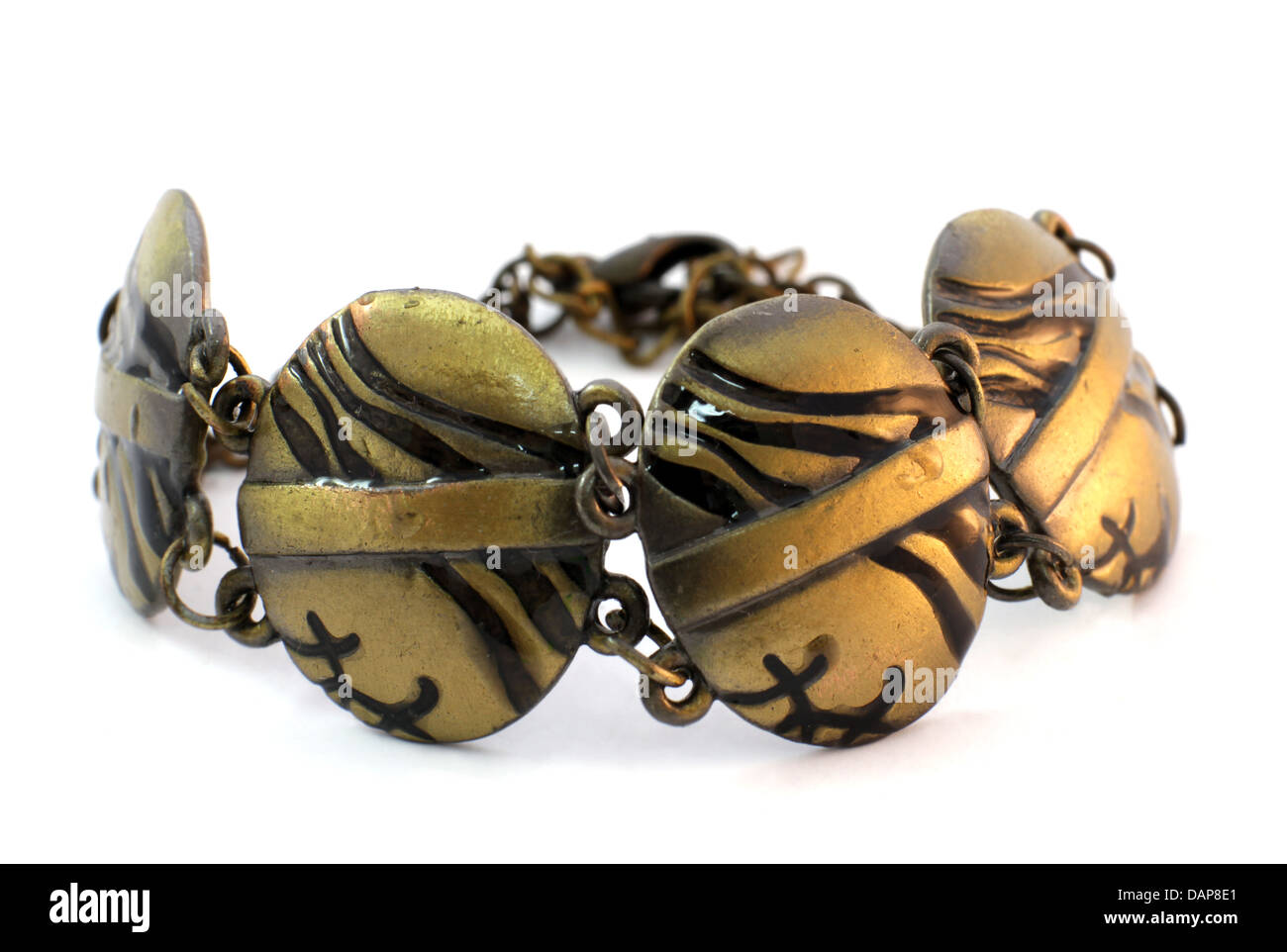 Metallo bronzo Bracciale indian su sfondo bianco Foto Stock