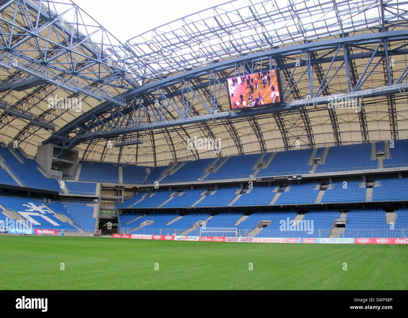 Una vista del soccer stadium di Poznan è raffigurato il 09 giugno 2011 in Polonia. Lo stadio di Poznan è una località del 2012 UEFA campionato europeo di calcio ospitato dalla Polonia e Ucraina. Foto: Wolfgang Mueller Foto Stock