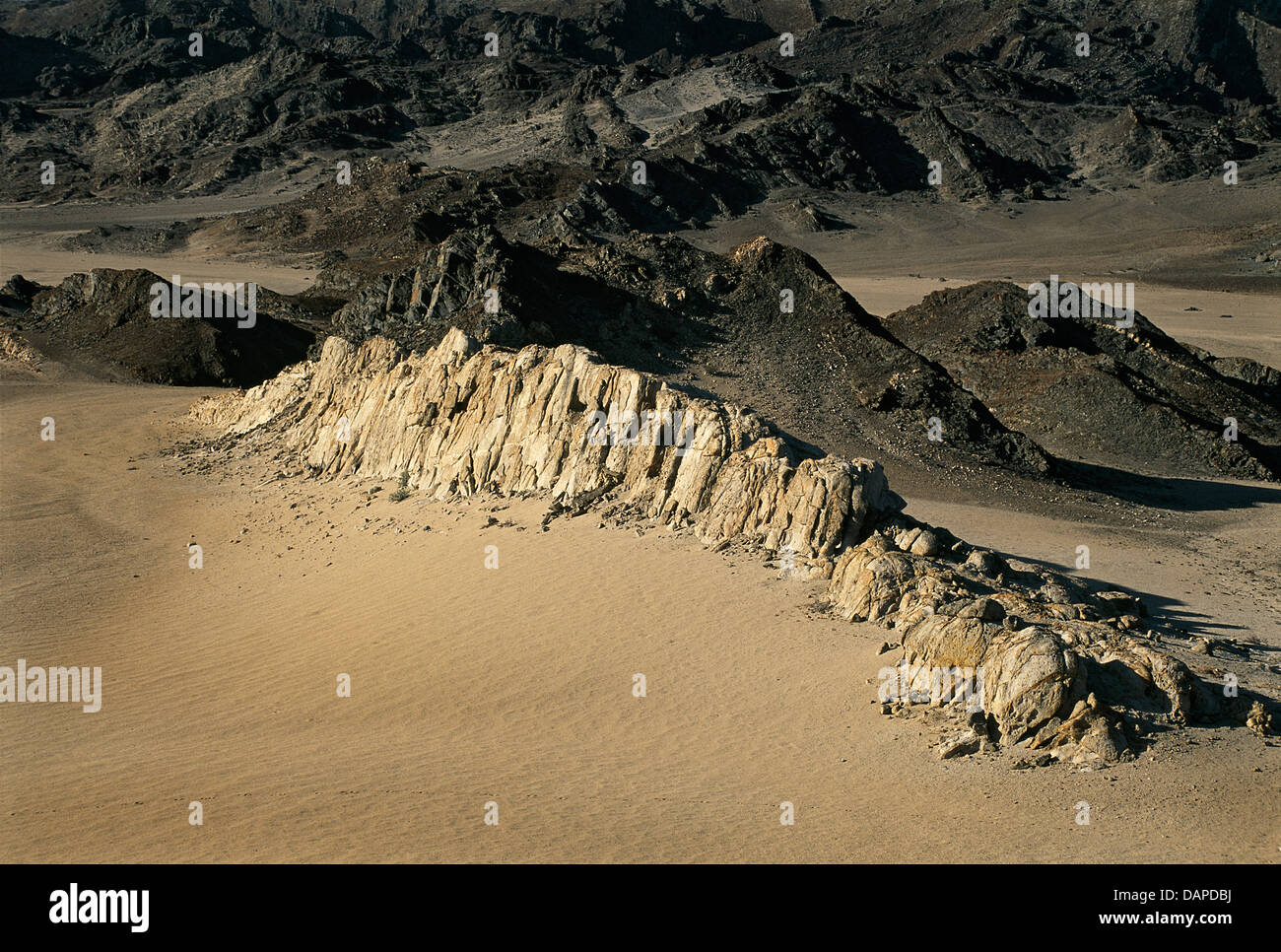 Diverse formazioni di roccia presso il fiume Ugab, Namibia Foto Stock